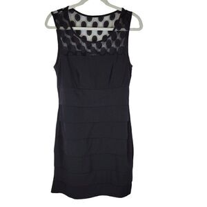 En FOCUS STUDIO sleeveless dres